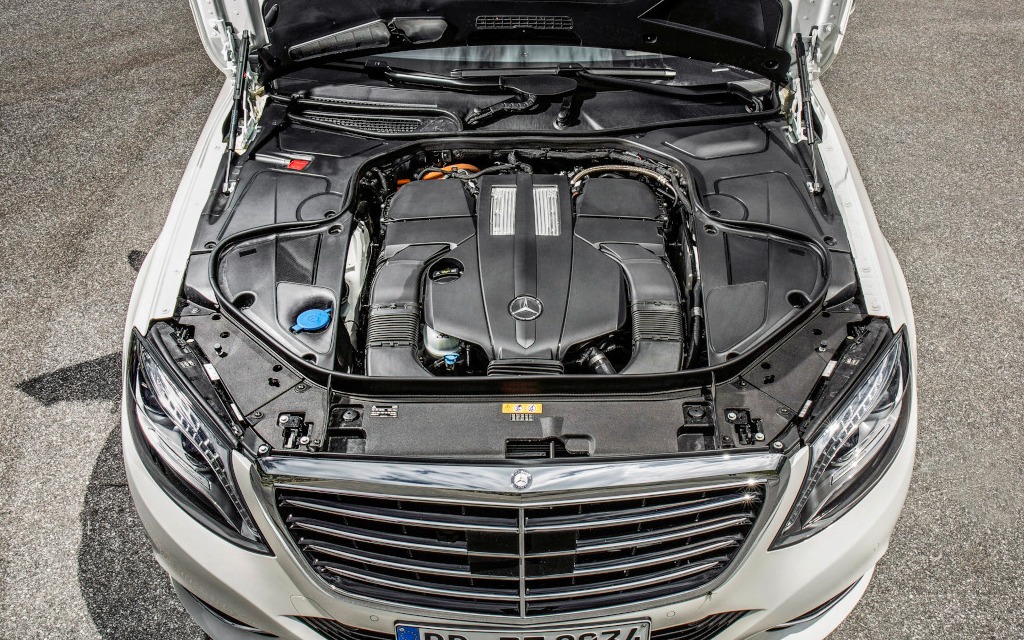 Le moteur thermique est un V6 biturbo 3,0 litres.