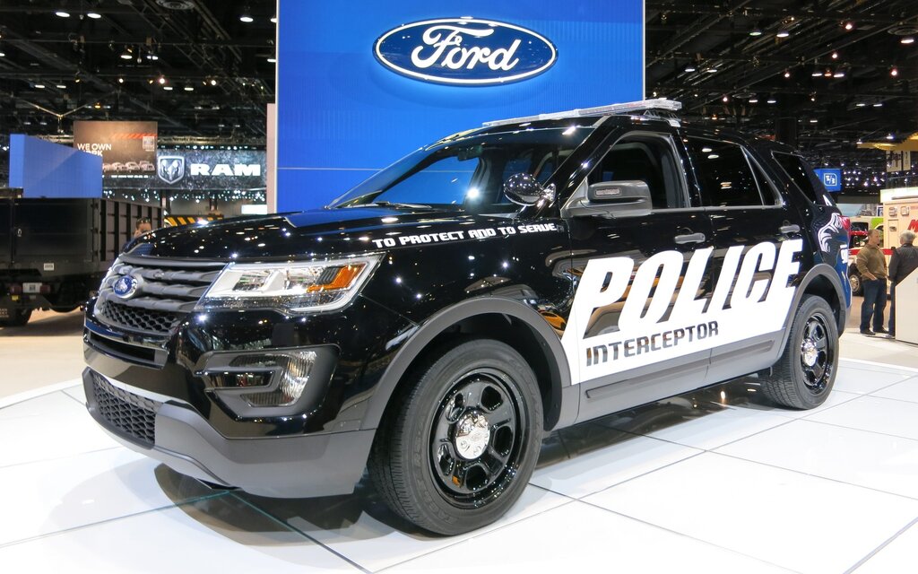  Aquí está el interceptor de policía Ford Explorer