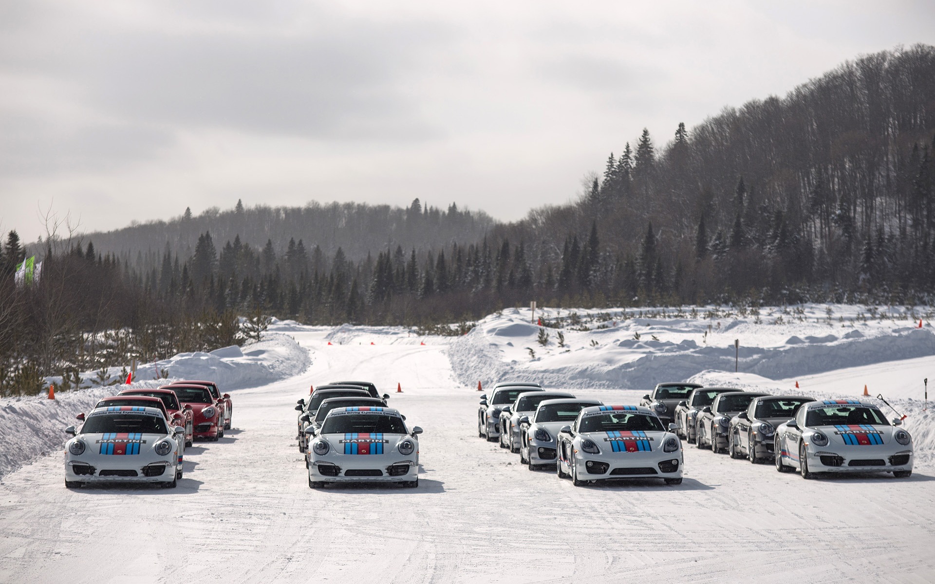 Vingt Porsche prêtes à l'action pour Camp4 2015 à Mécaglisse
