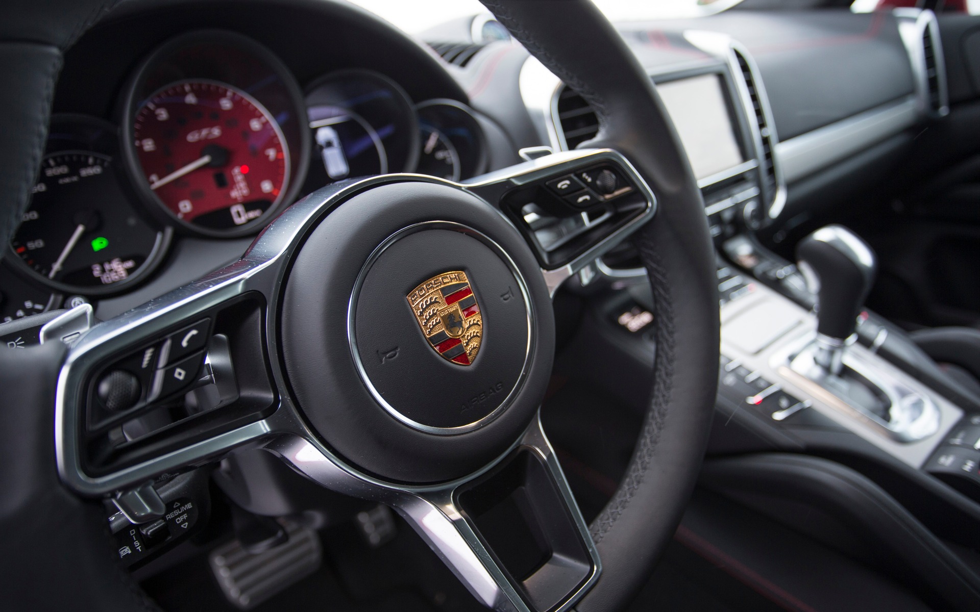 Porsche 918 Spyder-inspired sport steering wheel.