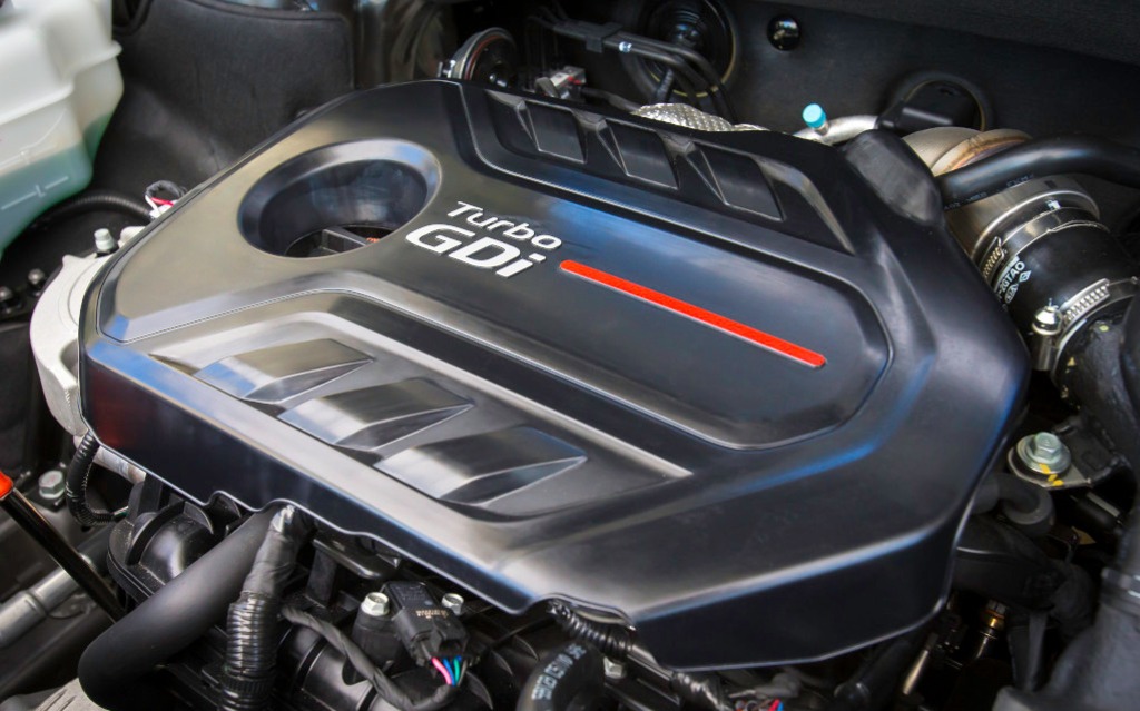 Le moteur turbo 2,0 litres bénéficie de l'injection directe.