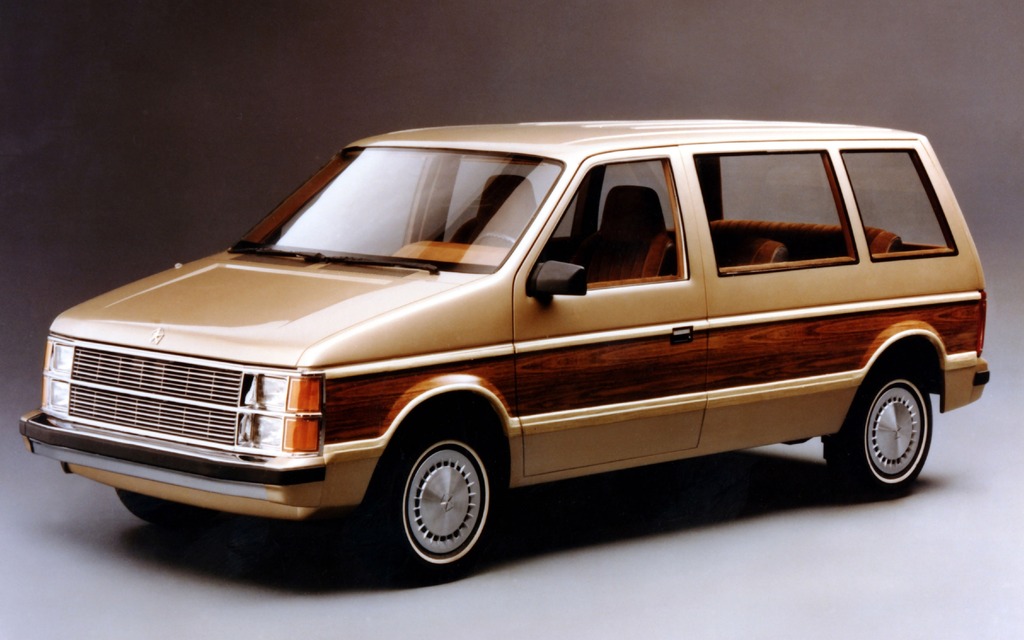 Dodge Caravan / Plymouth Voyager / Mini Ram Van 1984 : Un trio de