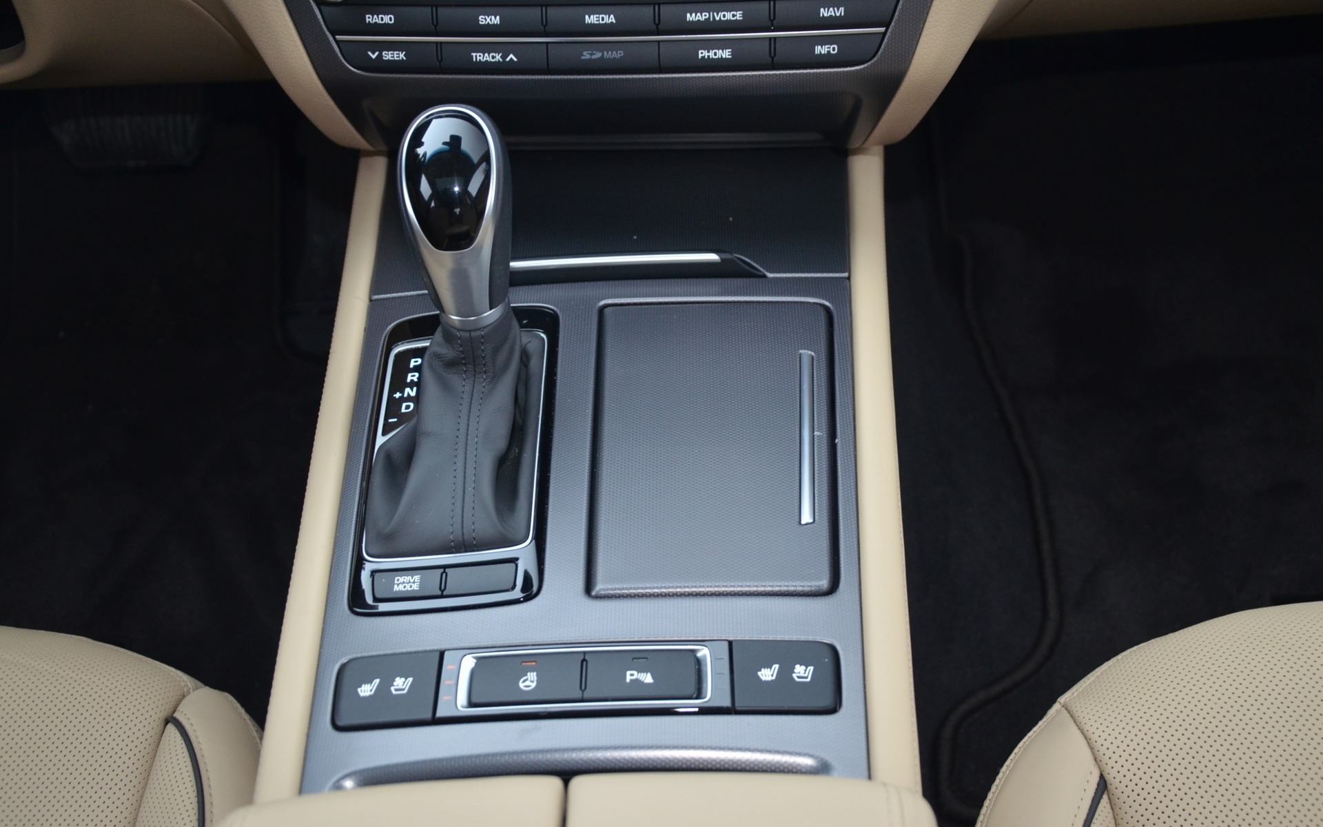Central console with controls for the heated and ventilated seats.