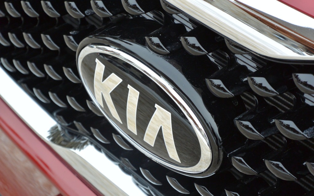 The Kia emblem is now closer to the centre.