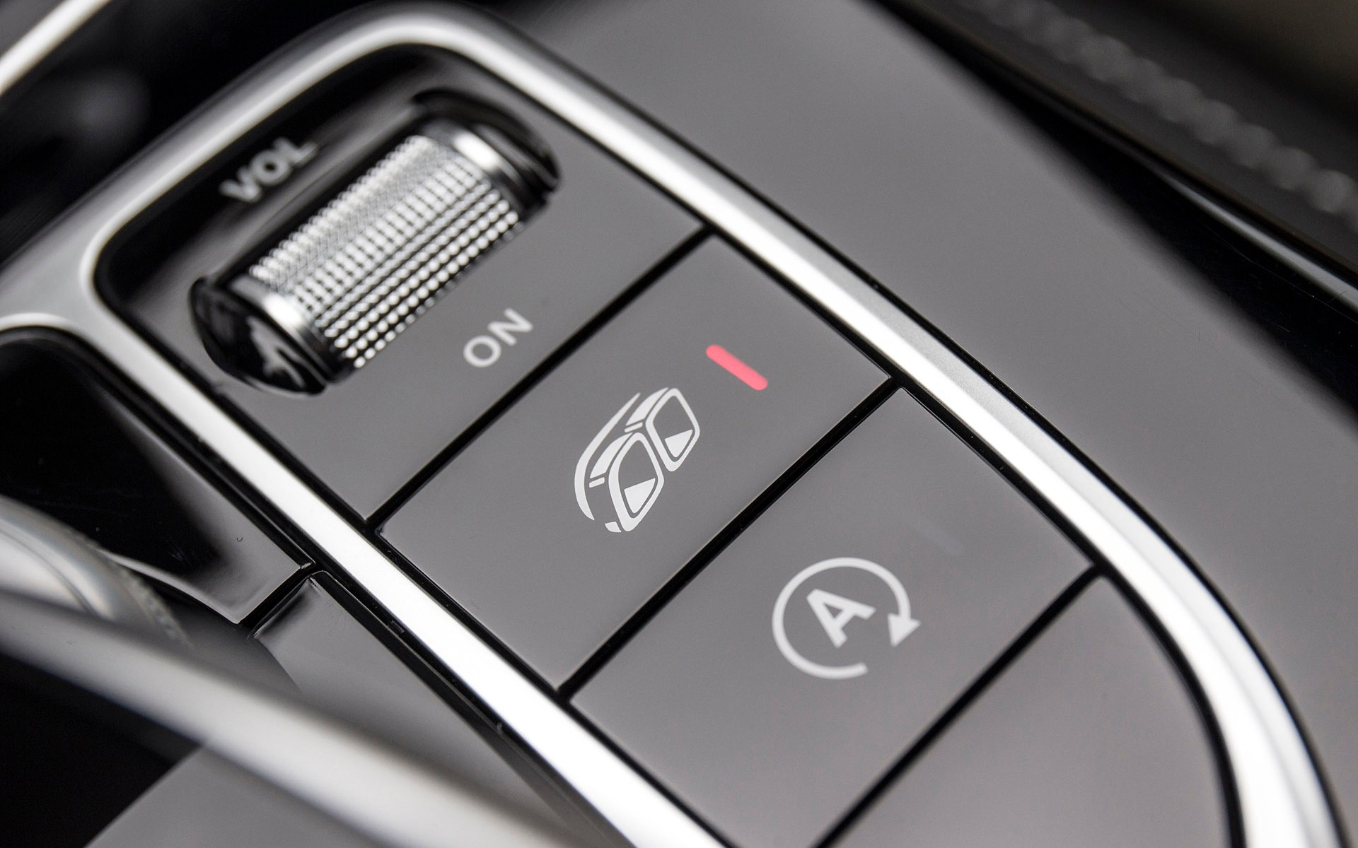 This button helps you liberate the optional sport exhaust.