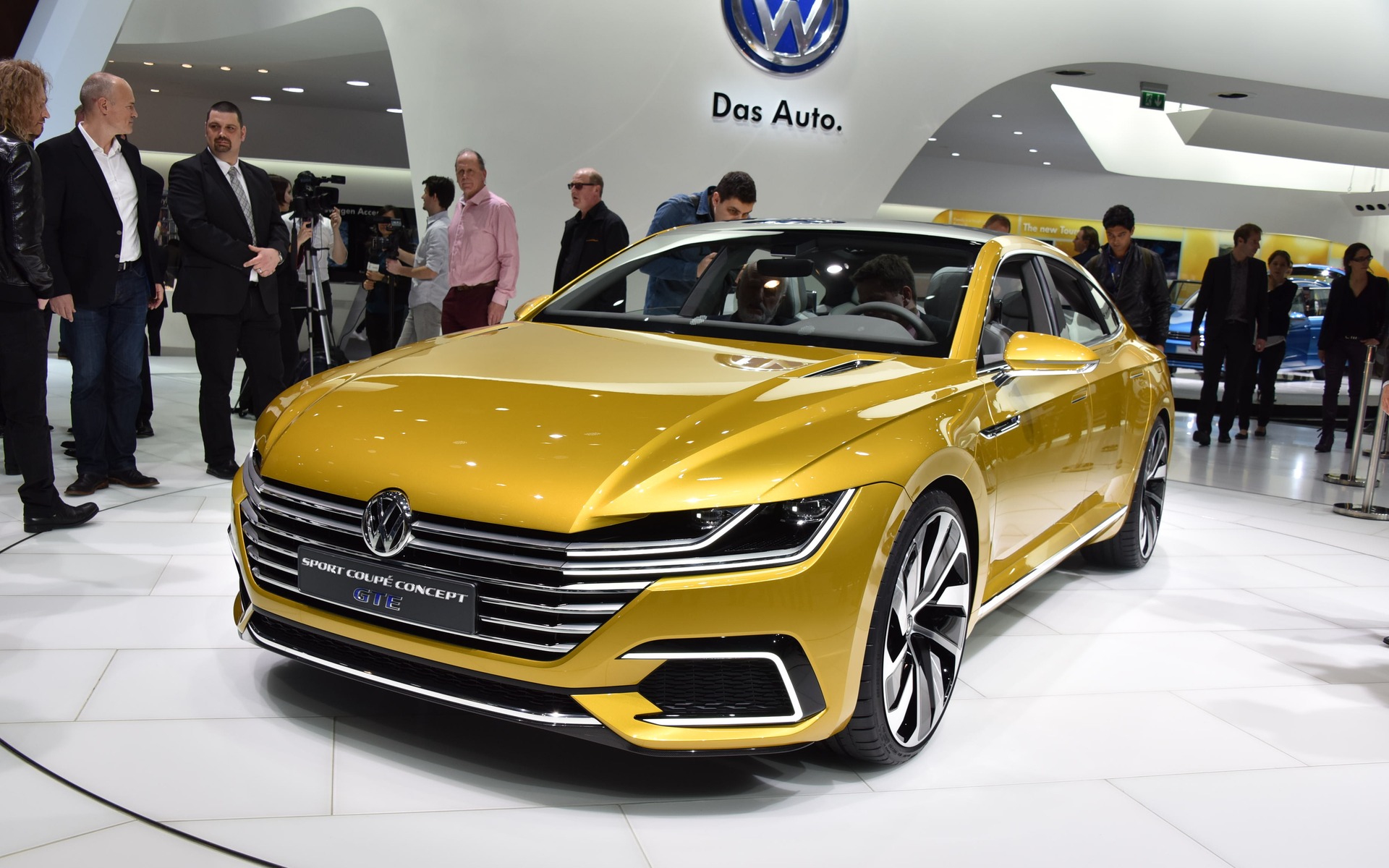 4: Volkswagen Sport Coupe Concept GTE