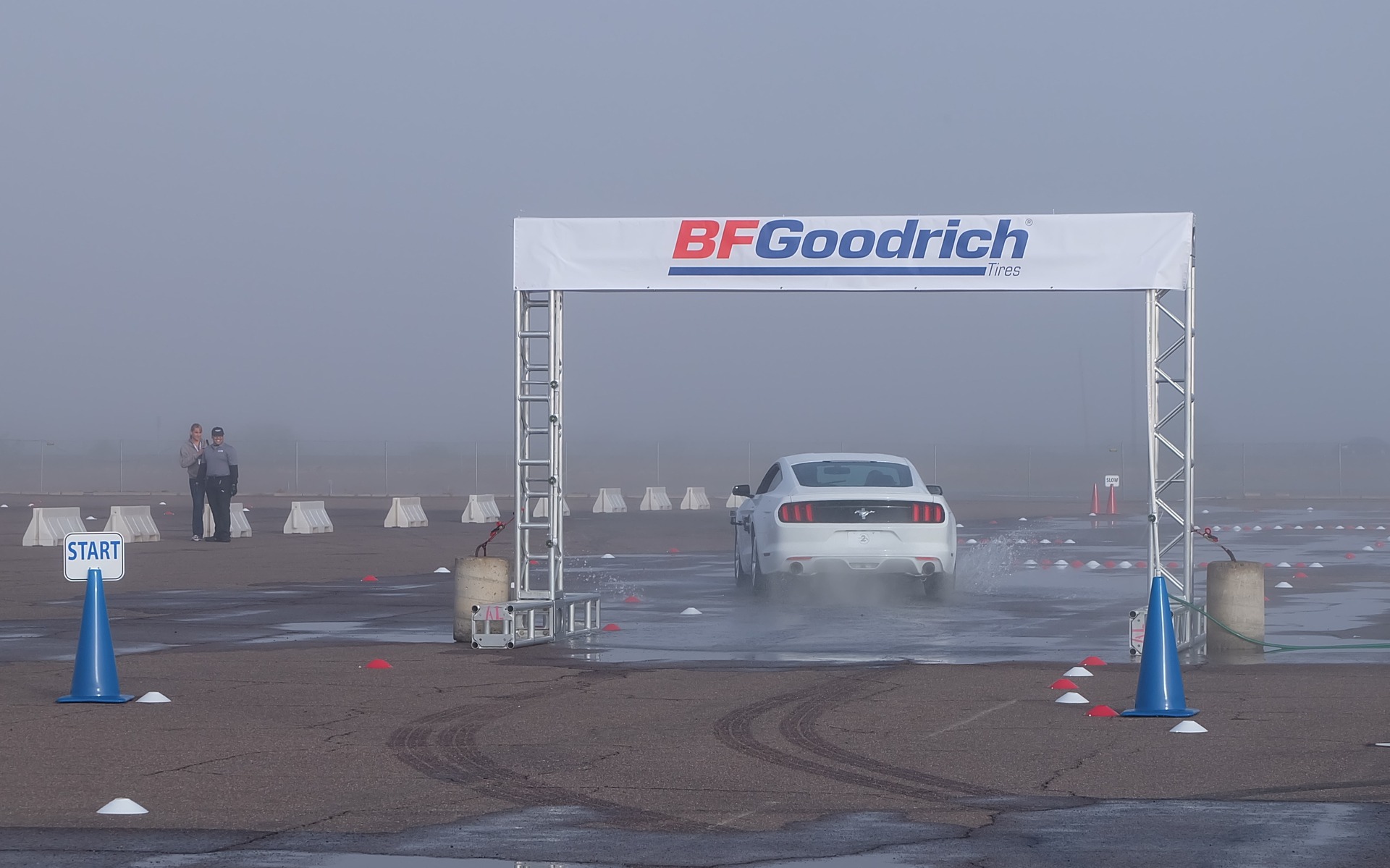 Un épais brouillard recouvrait la région en matinée.