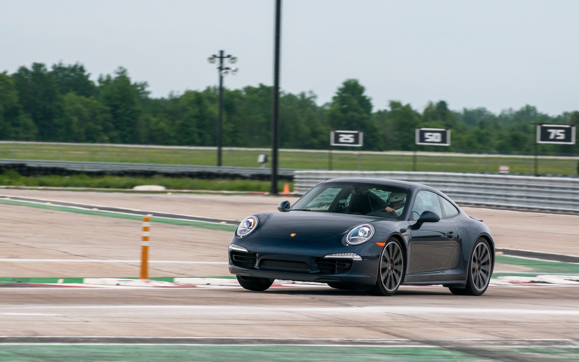 2e: Porsche 911 Carrera 4 S