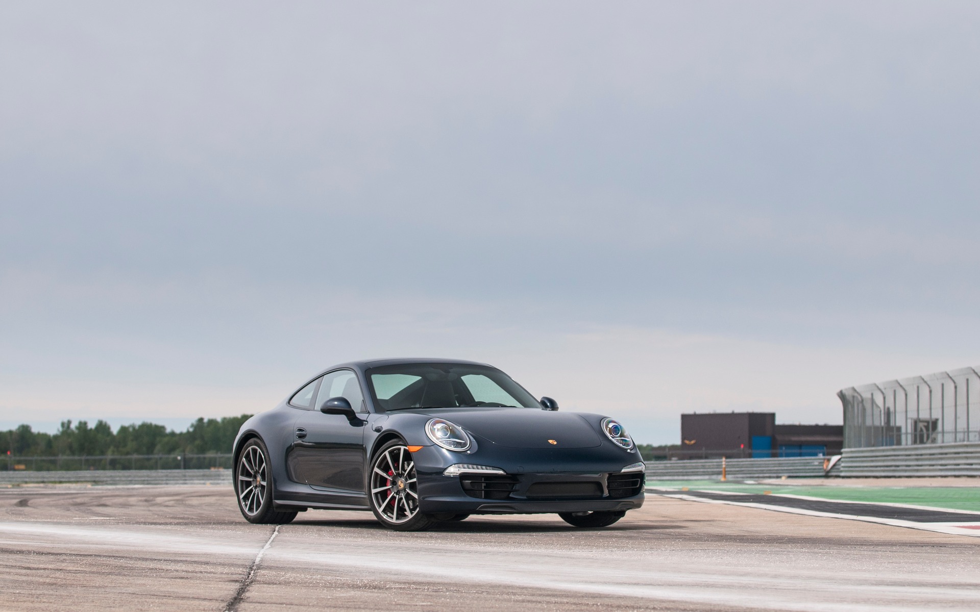 2e: Porsche 911 Carrera 4 S