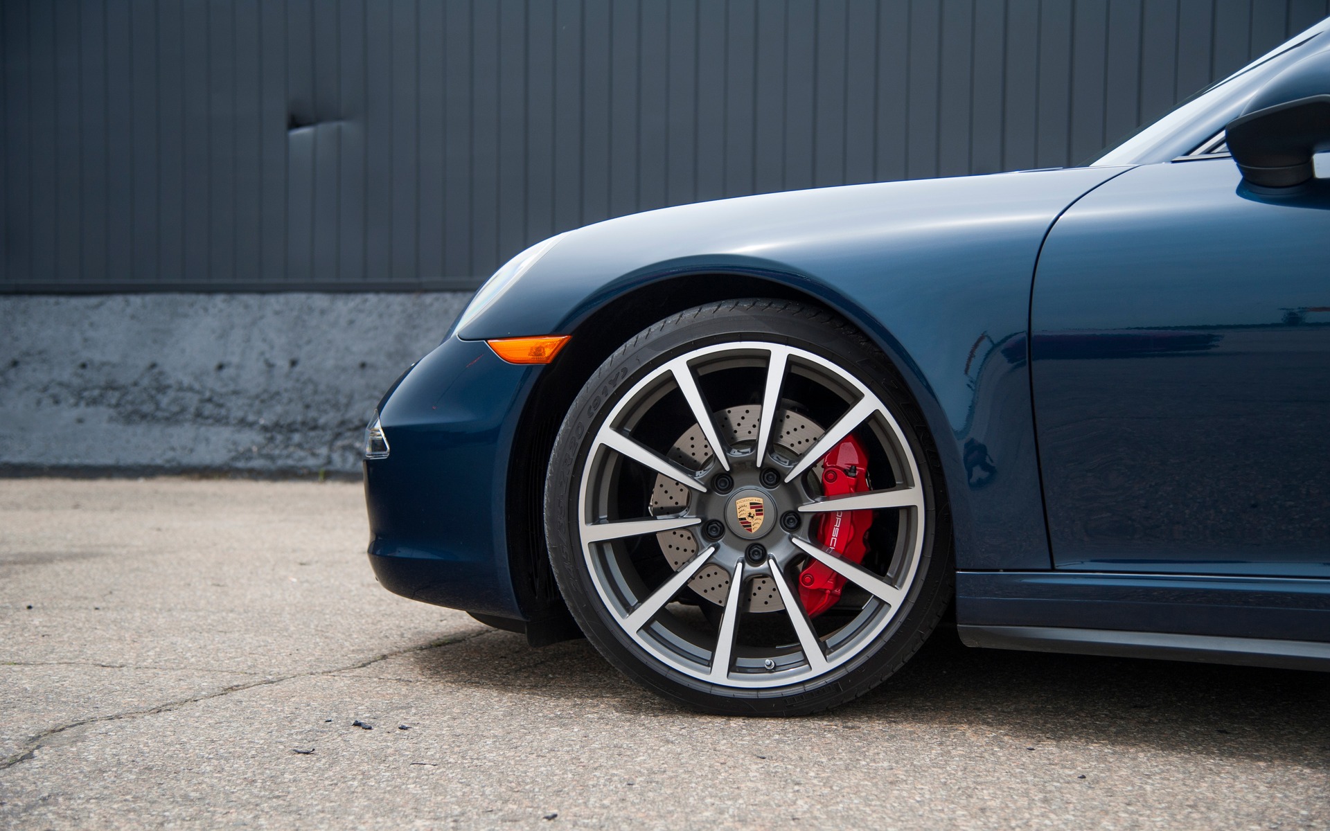 2e: Porsche 911 Carrera 4 S