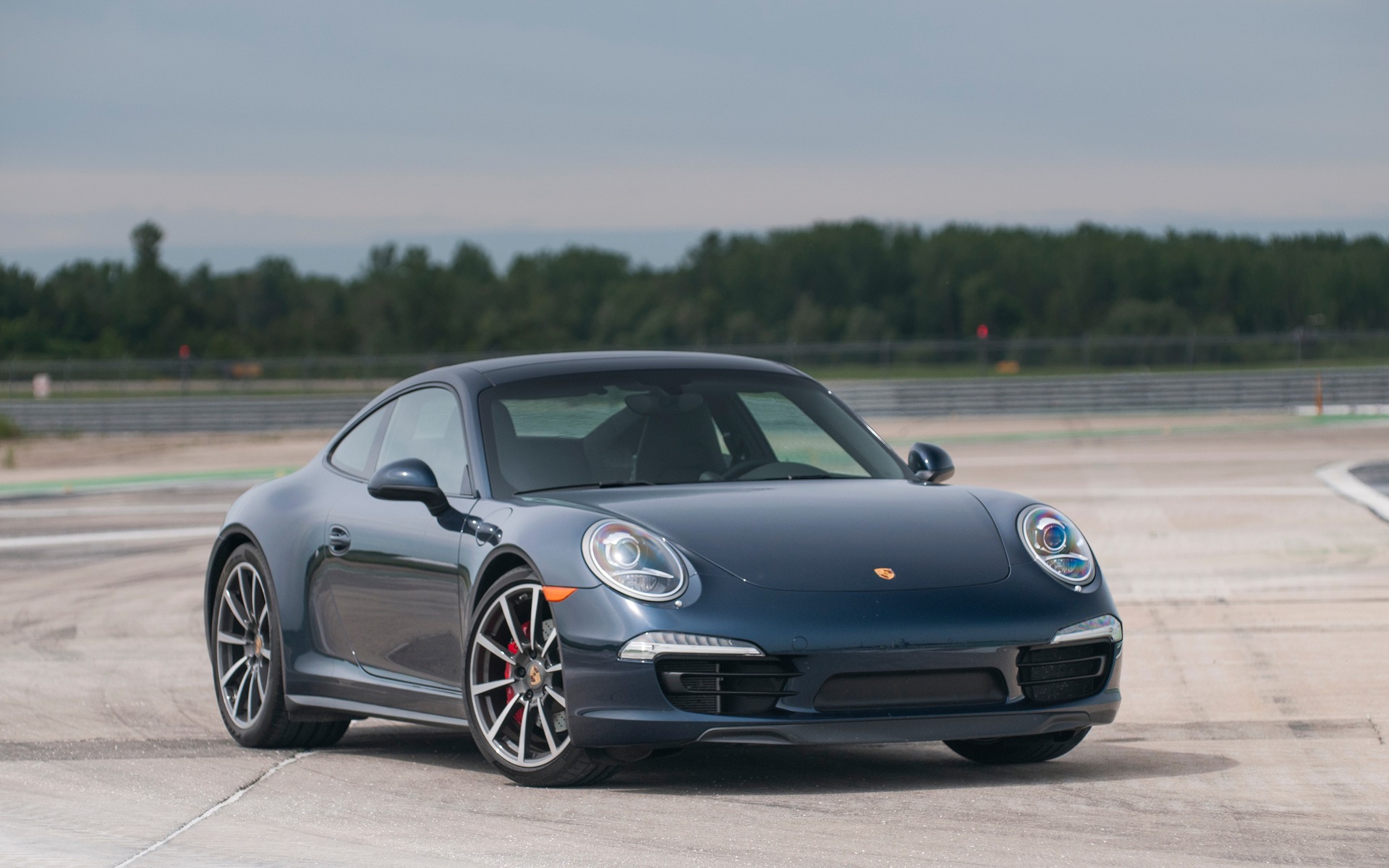 2e: Porsche 911 Carrera 4 S