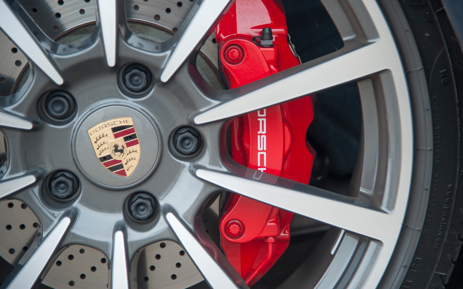 2e: Porsche 911 Carrera 4 S