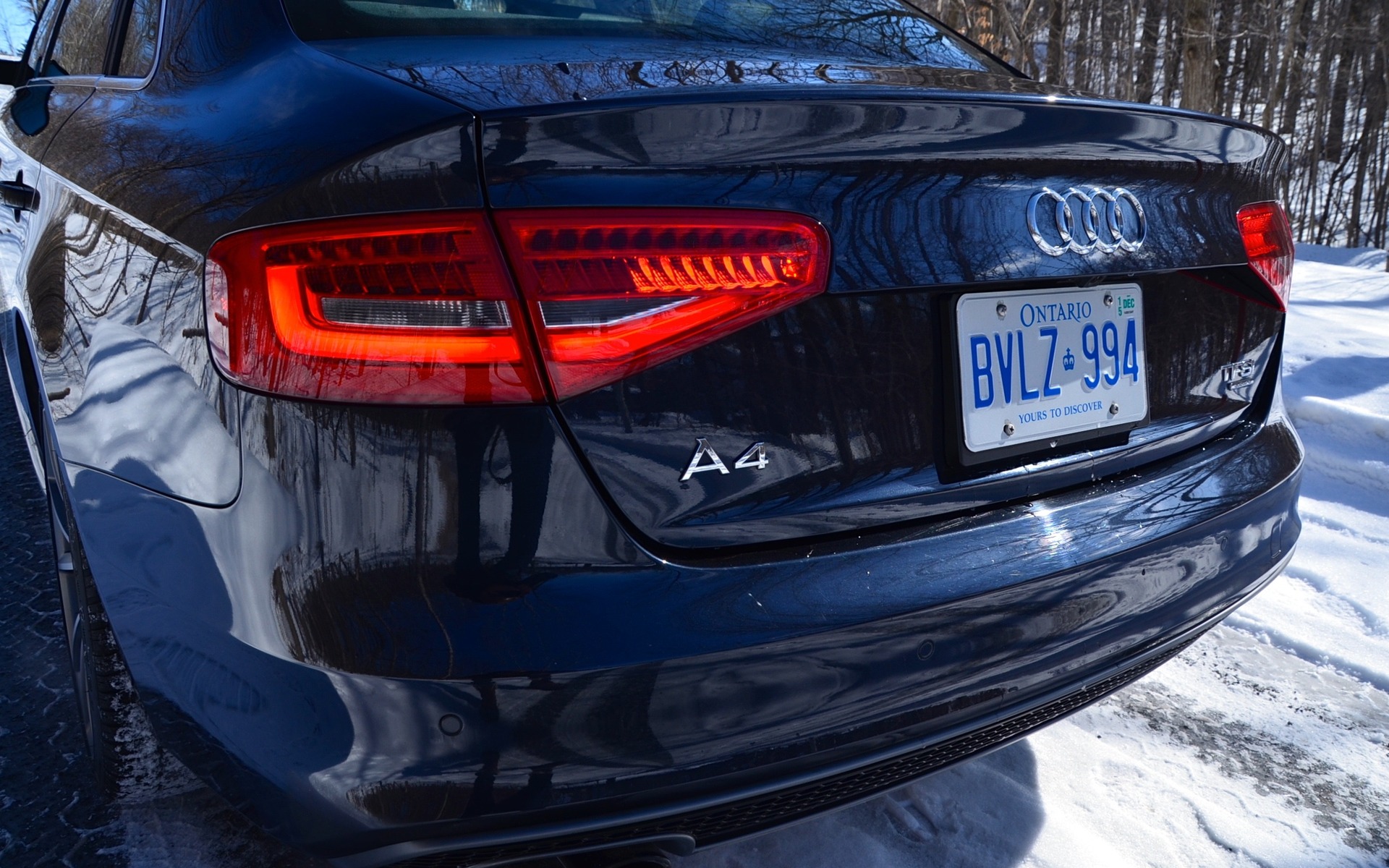 Audi A4 2015 - Détail des feux arrière avec feu brouillard à gauche.
