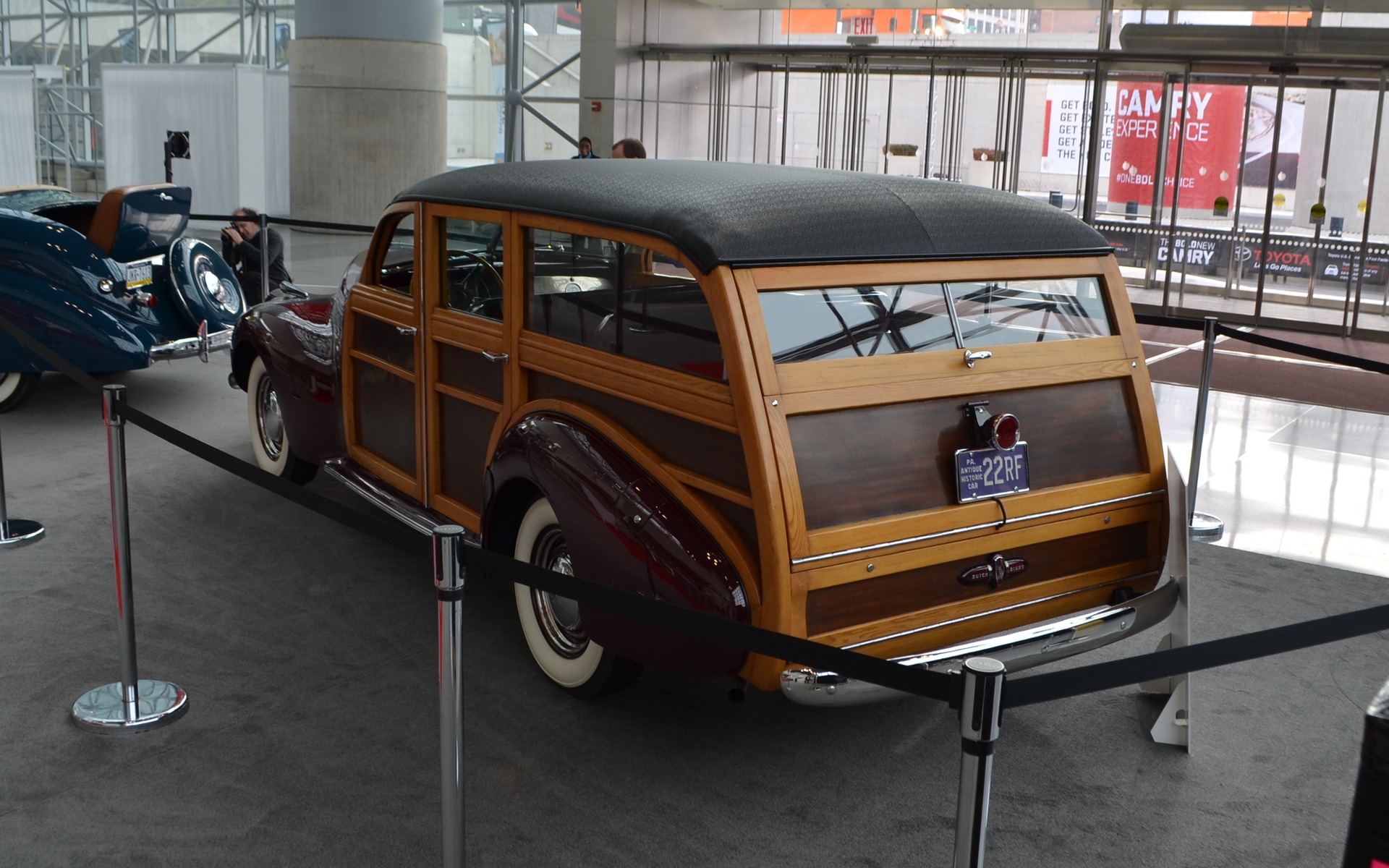 Superbe Buick Super Estate Wagon 1940. Oui, c'est du vrai bois!