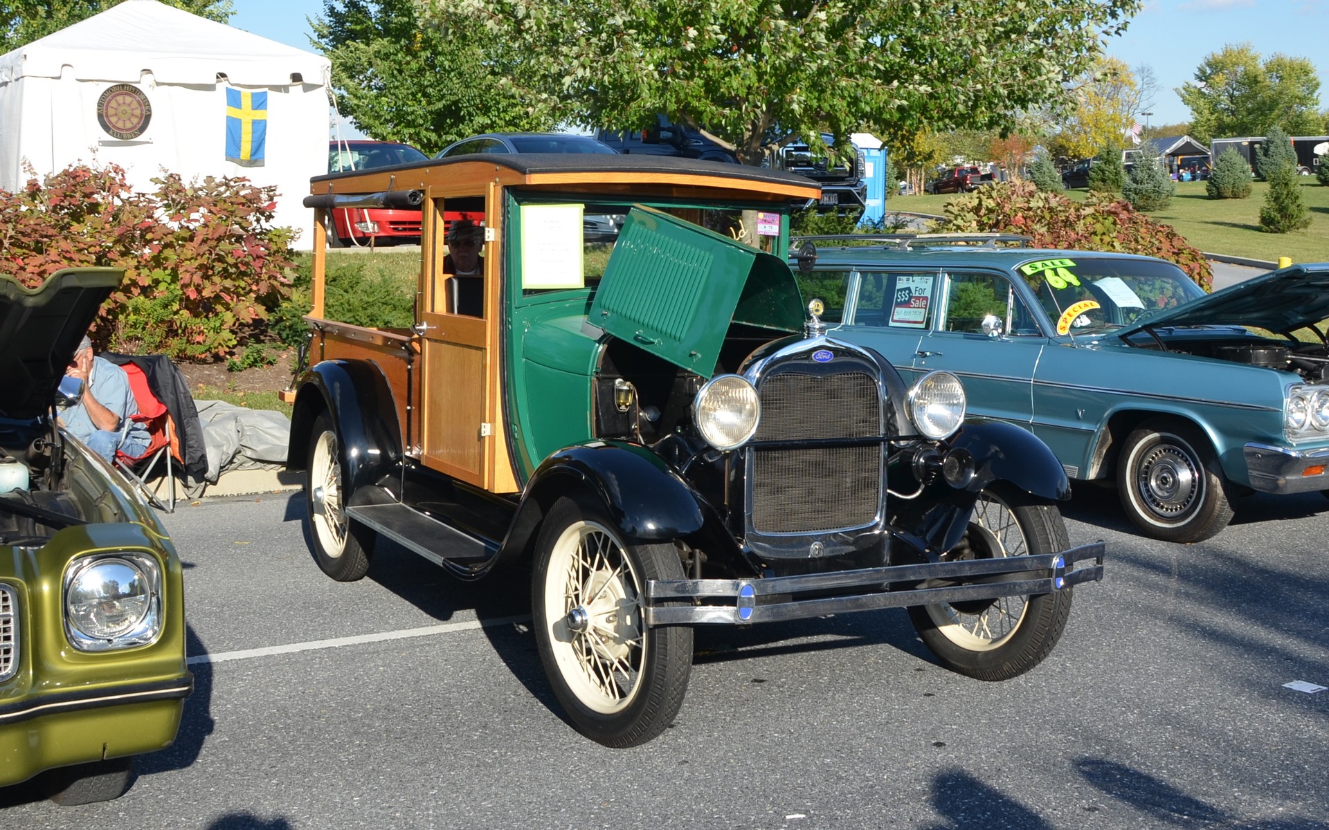Ford A 1929. Moins rare mais quand même fort attrayante.