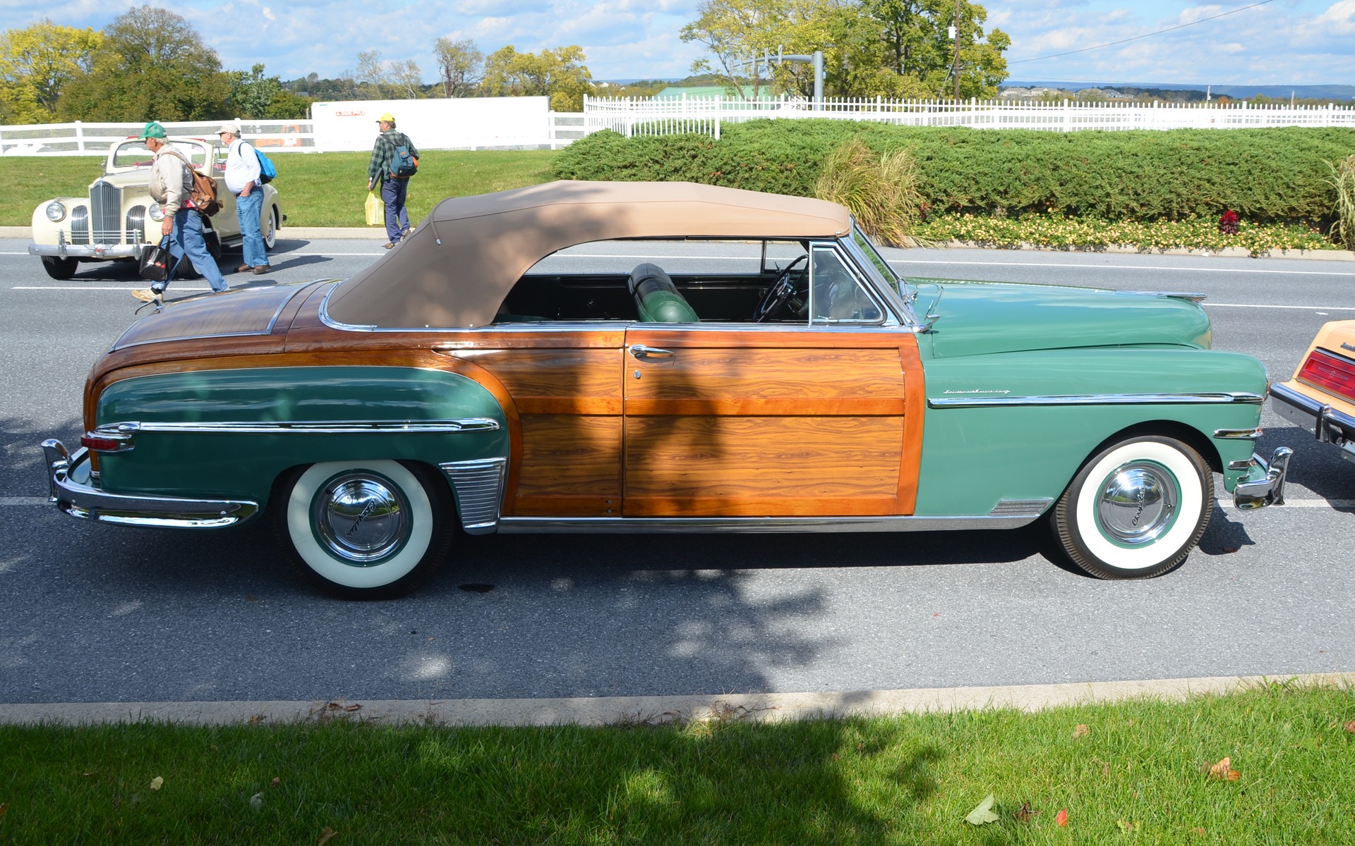Chrysler Town & Country 1949. Du bois, ça demande beaucoup d'entretien.