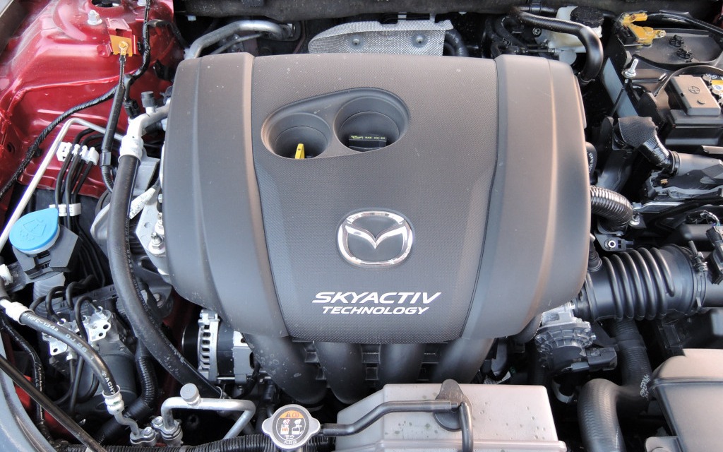 Le moteur de 2,5 litres fait appel à la technologie SKYACTIV.