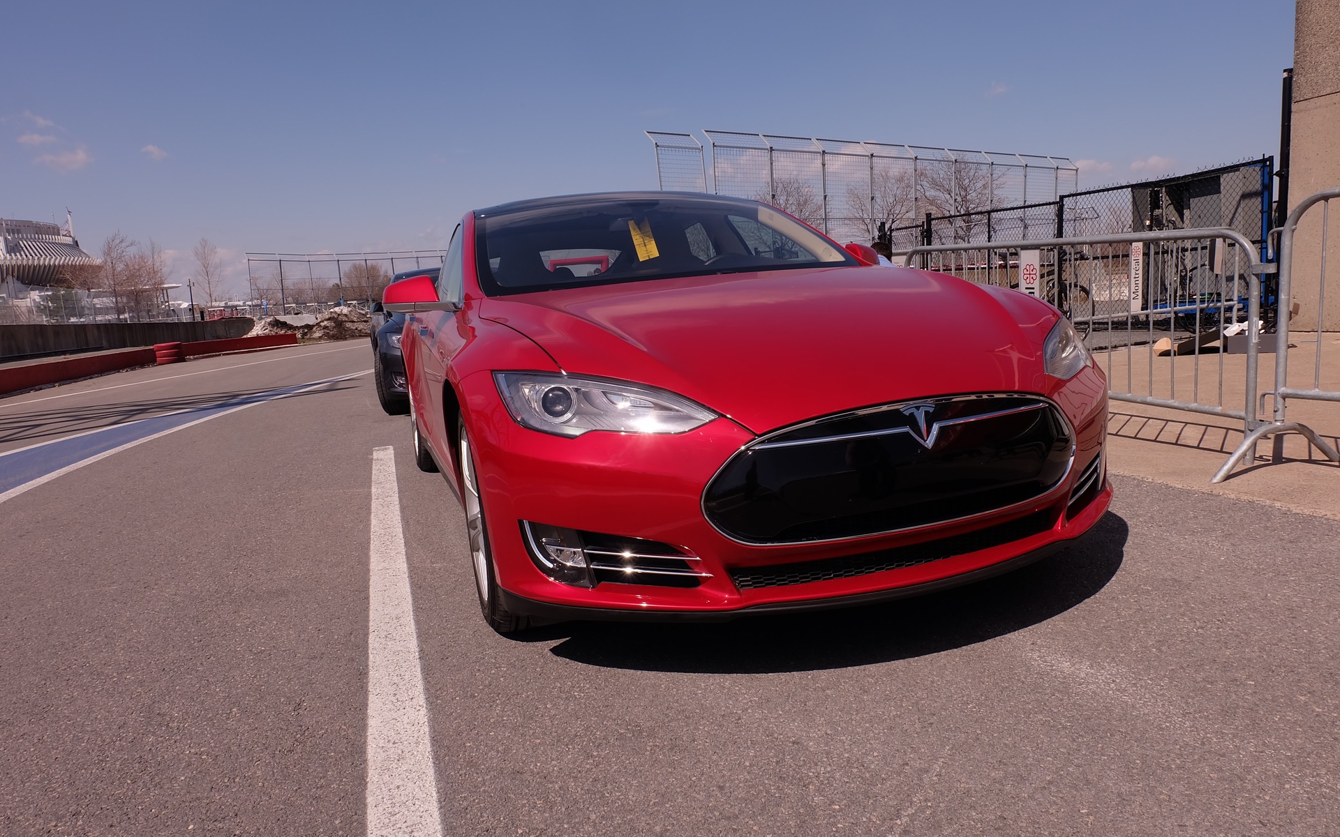 Bien sûr, la rutilante Tesla Model S était de la partie.