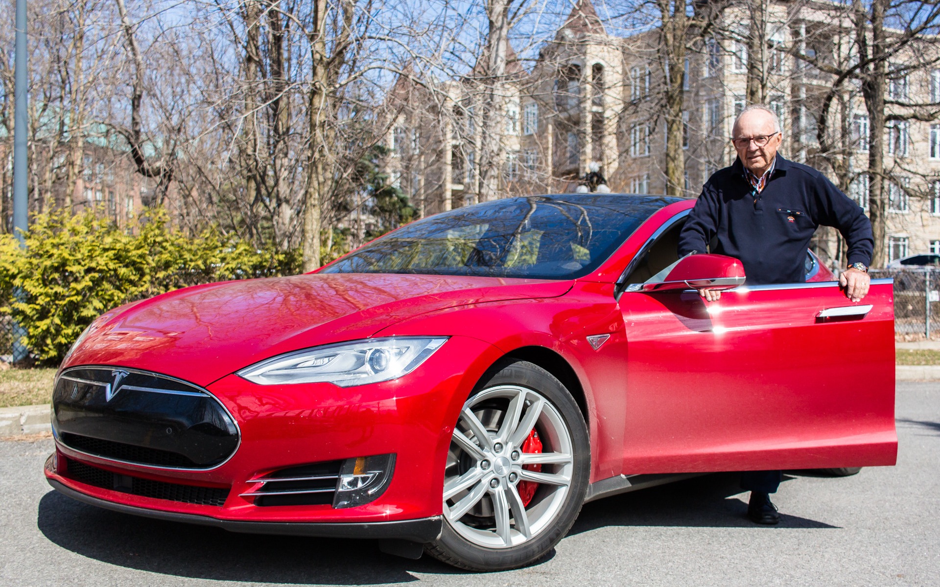 Jacques Duval et sa Tesla Model S