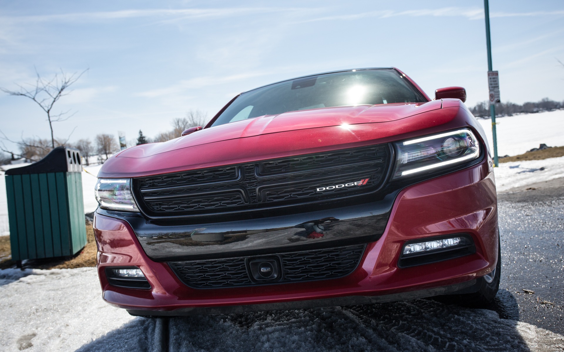 La grille cruciforme des produits Dodge est de retour sur la Charger 2015.