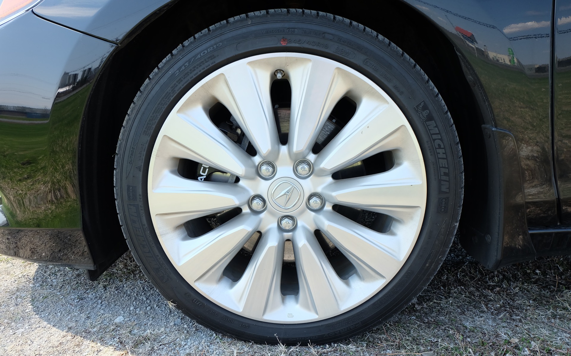 19-inch wheels are standard on the Sport Hybrid.