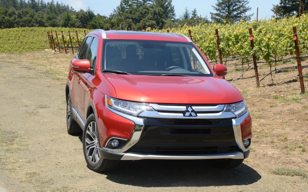 The 2016 Outlander comes with a new front treatment and many other updates.
