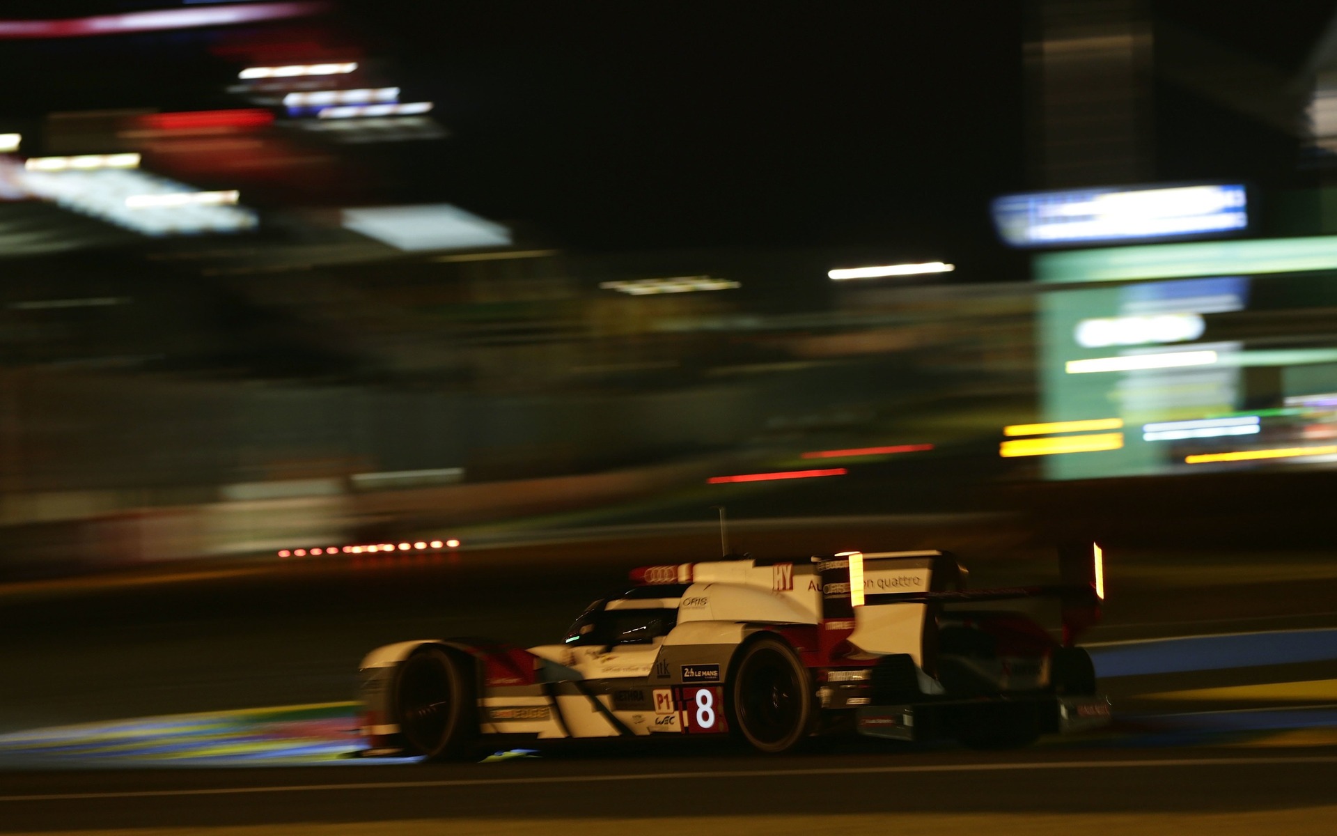 Audi LM P1 en action aux 24 Heures du Mans 2015