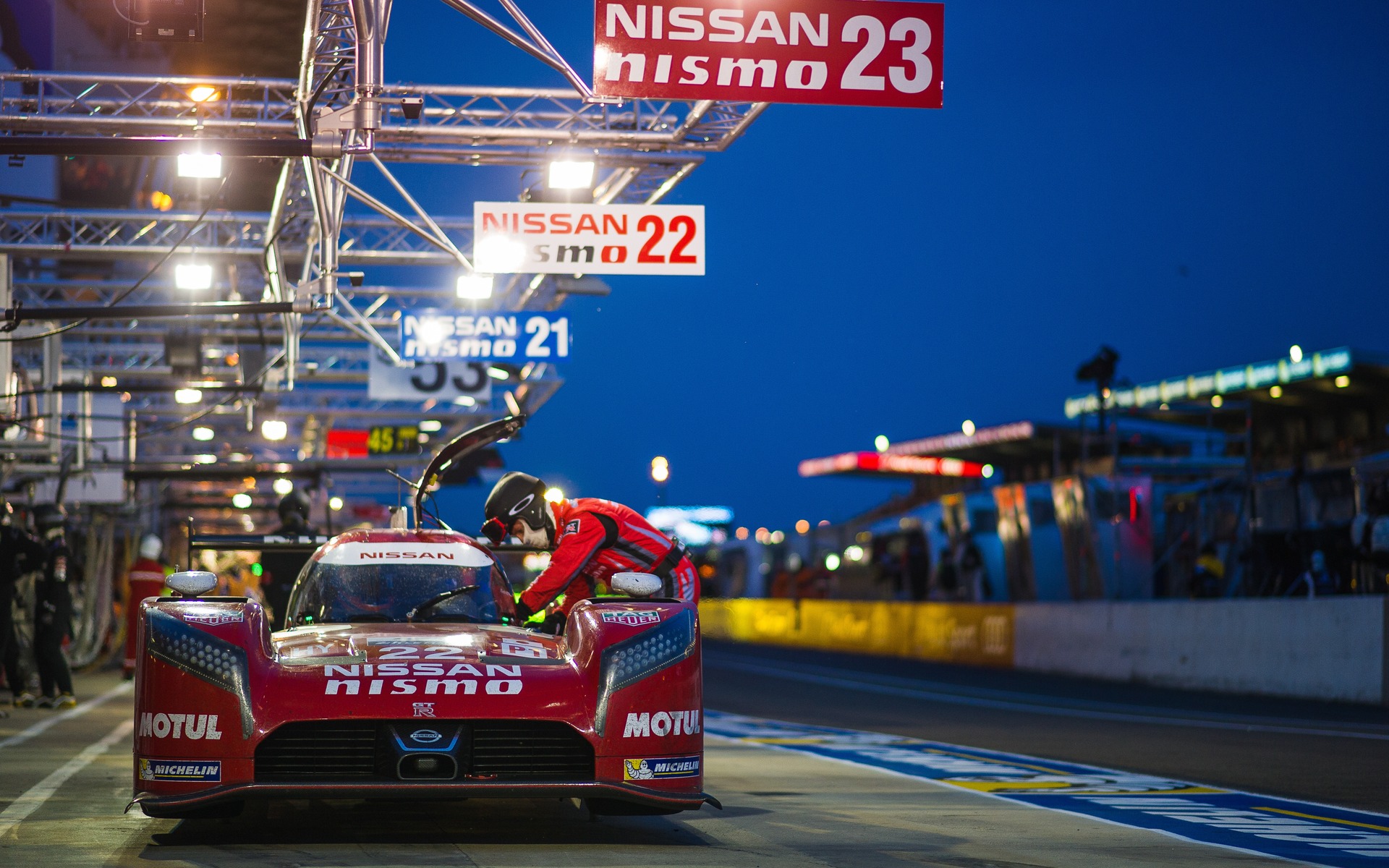 Nissan GT-R LM NISMO en action aux 24 Heures du Mans 2015