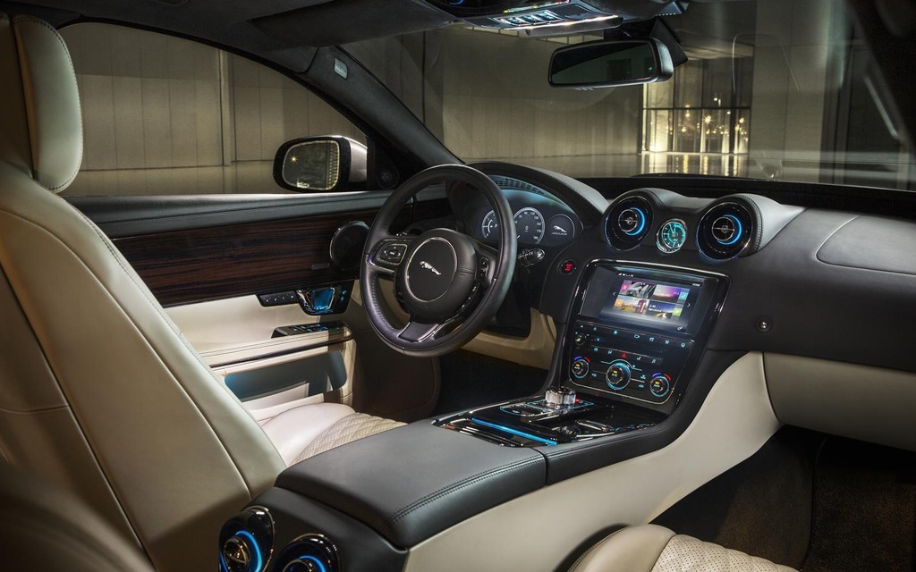 Jaguar XJ 2016