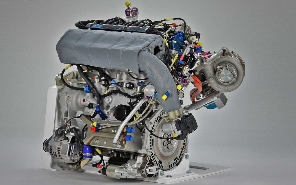 Ce moteur quatre cylindres de 1,6 litre produit  318 chevaux.