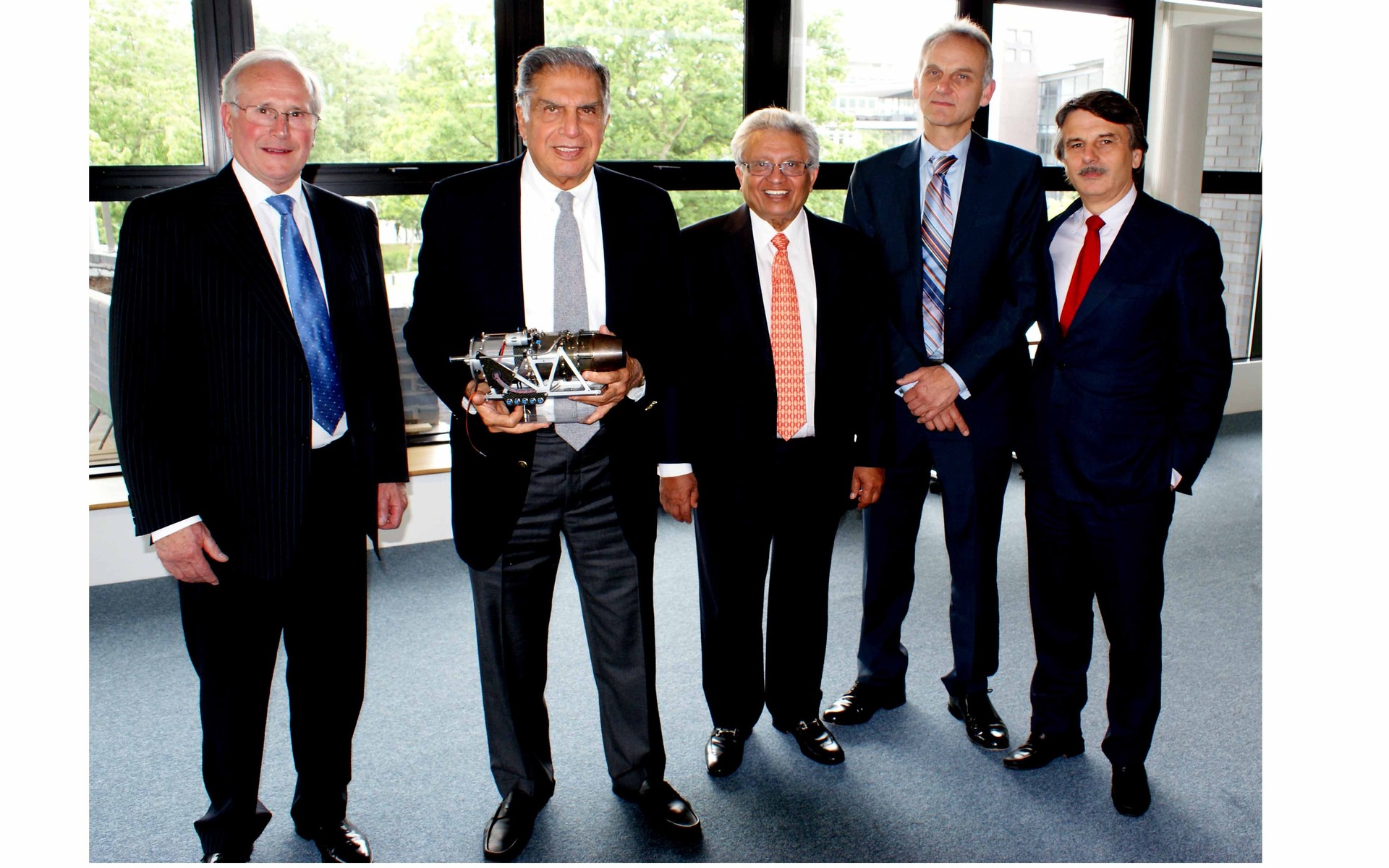 Ralf Speth (à droite), en compagnie des dirigeants de Tata