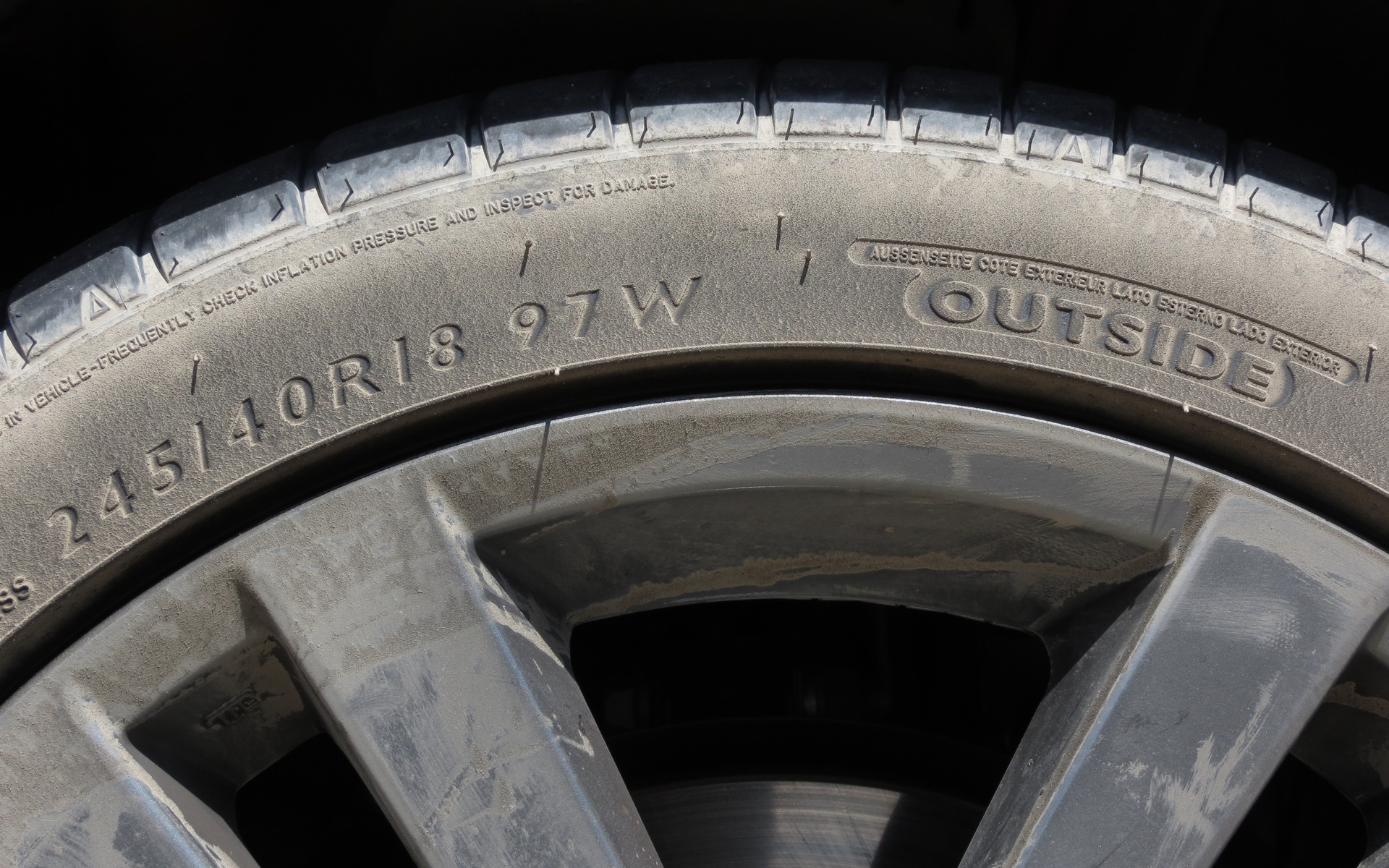 Un pneu de la WRX 2016 joyeusement saupoudré