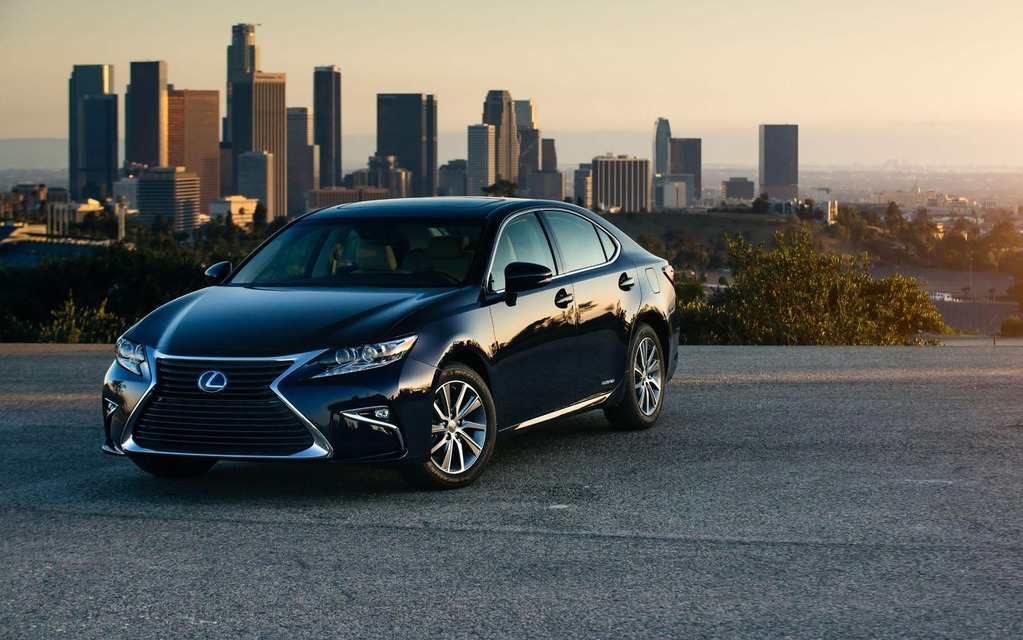 Facelift For The 2016 Lexus Es The Car Guide