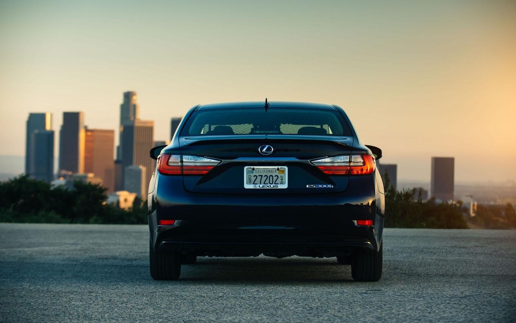 2016 Lexus ES