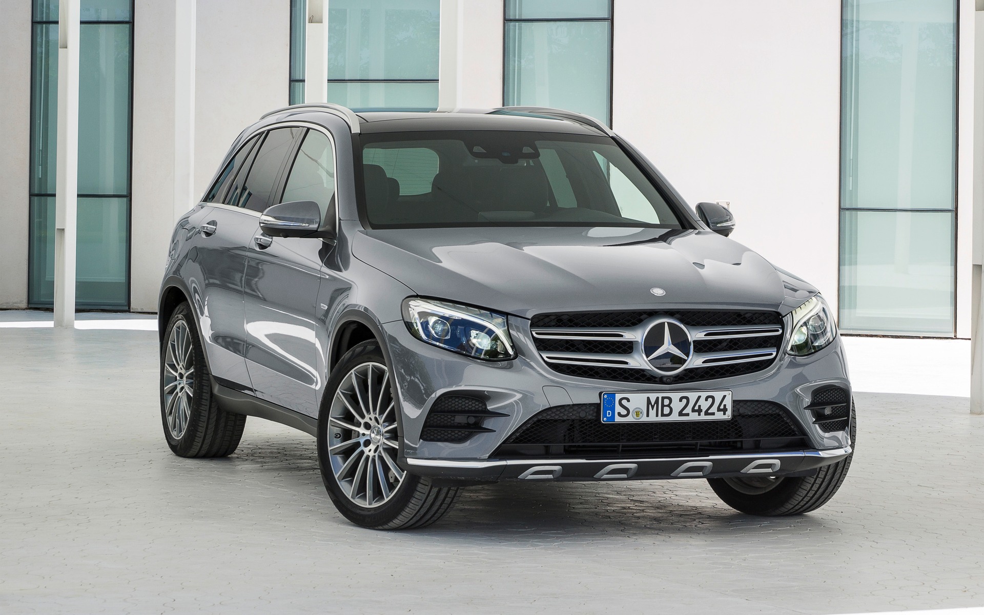 16 Mercedes Benz Glc Nothing Like The Glk The Car Guide