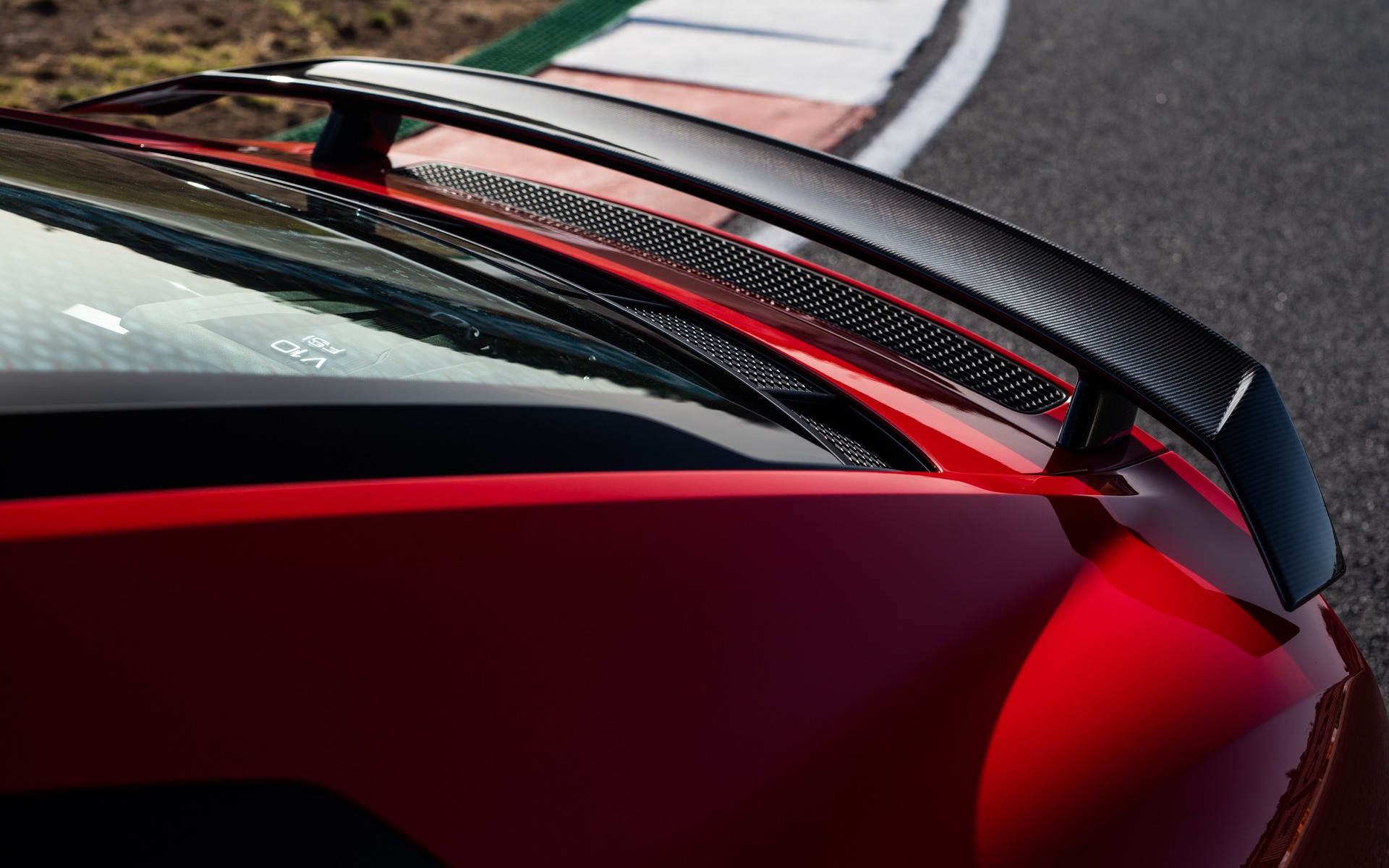 The R8 V10 Plus features a carbon-fibre rear spoiler.