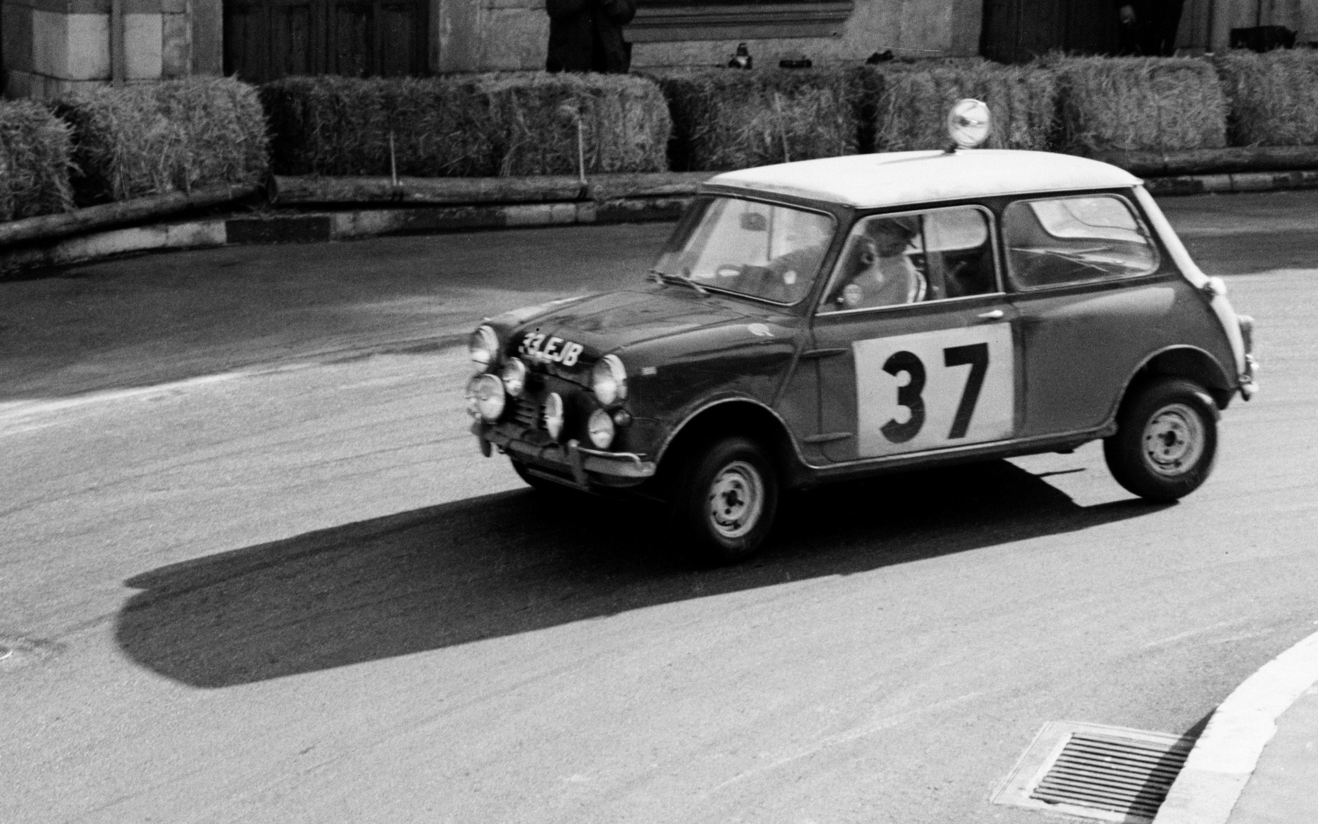 Paddy Hopkirk at the wheel of a Mini at the 1964 Monte Carlo Rallye.