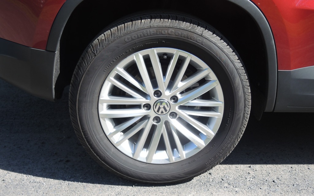 La plupart des versions du Tiguan roule sur des pneus de 17 pouces.