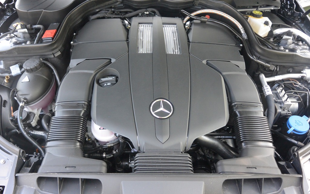 Le moteur V6 à double turbo est préférable au V8 également disponible.