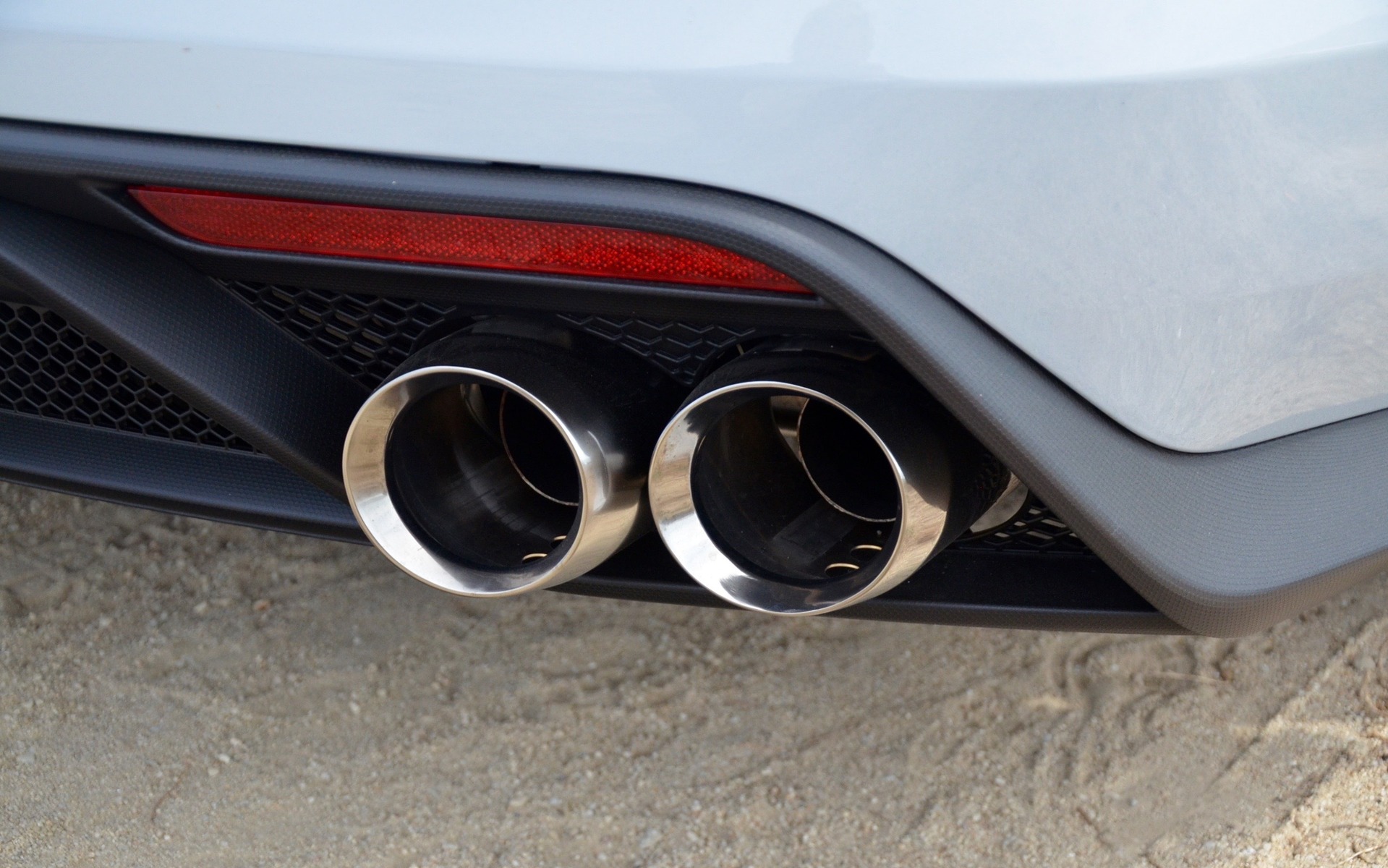2016 Ford Mustang Shelby GT350 - The exhaust, with no resonators.