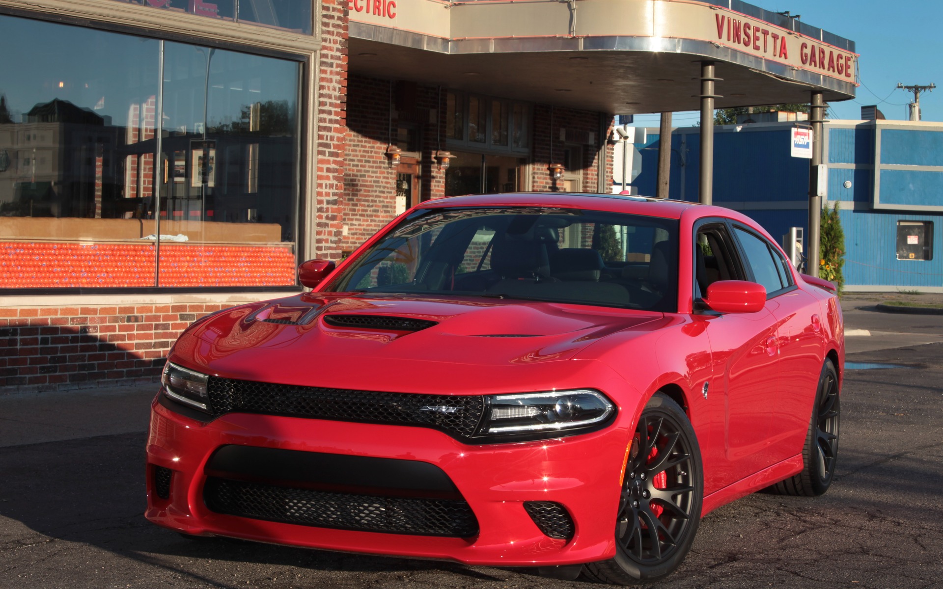 Dodge Charger Hellcat 2016 - 702 chevaux pour environ 75,000 dollars...