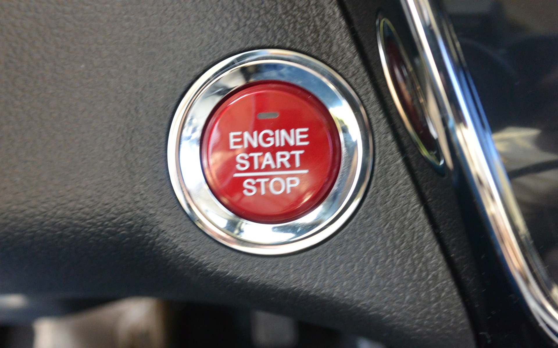 Lancement du moteur par bouton poussoir comme sur les "grands".