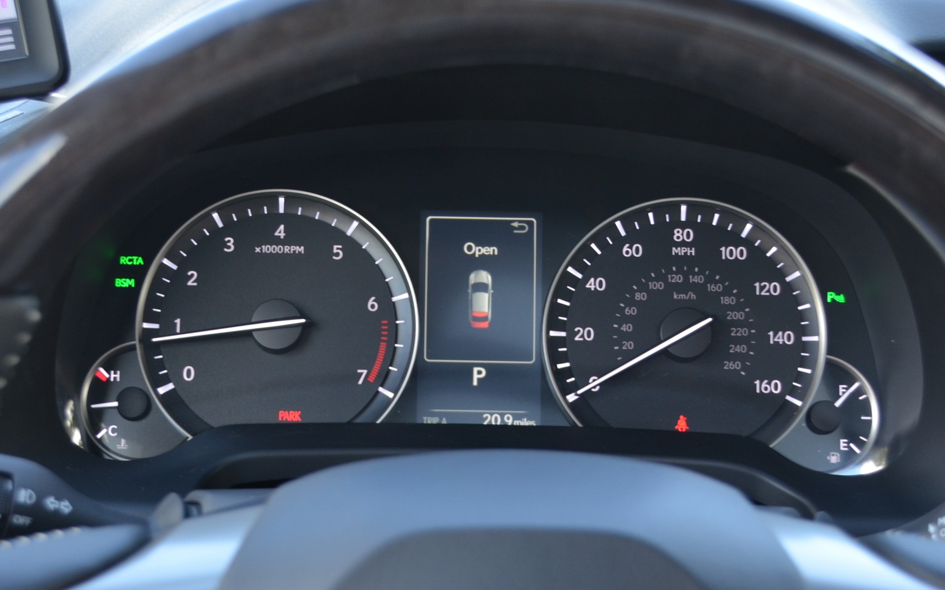 The RX 350`s gauges are simple and easy to read.