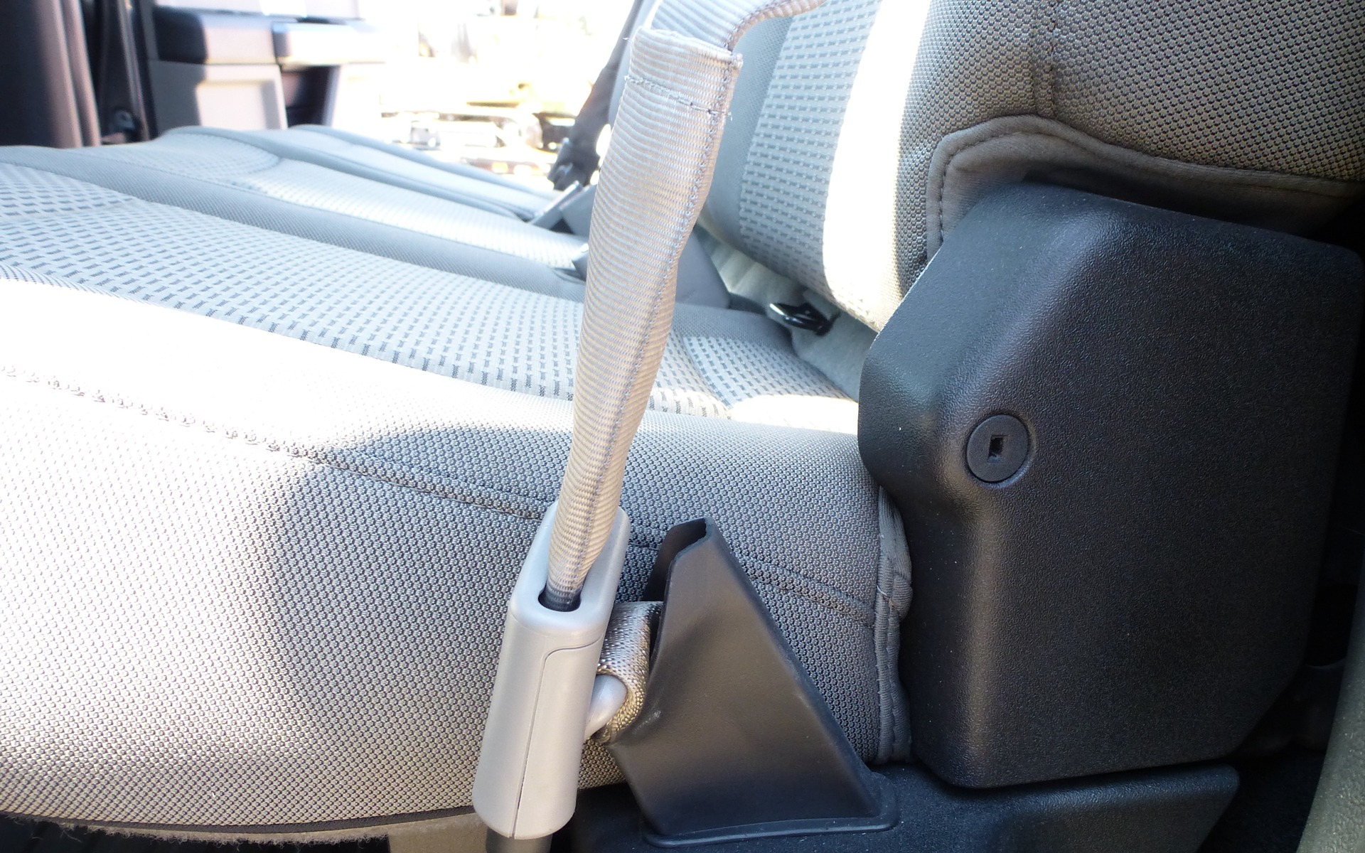 Locking rear seat with storage compartment below
