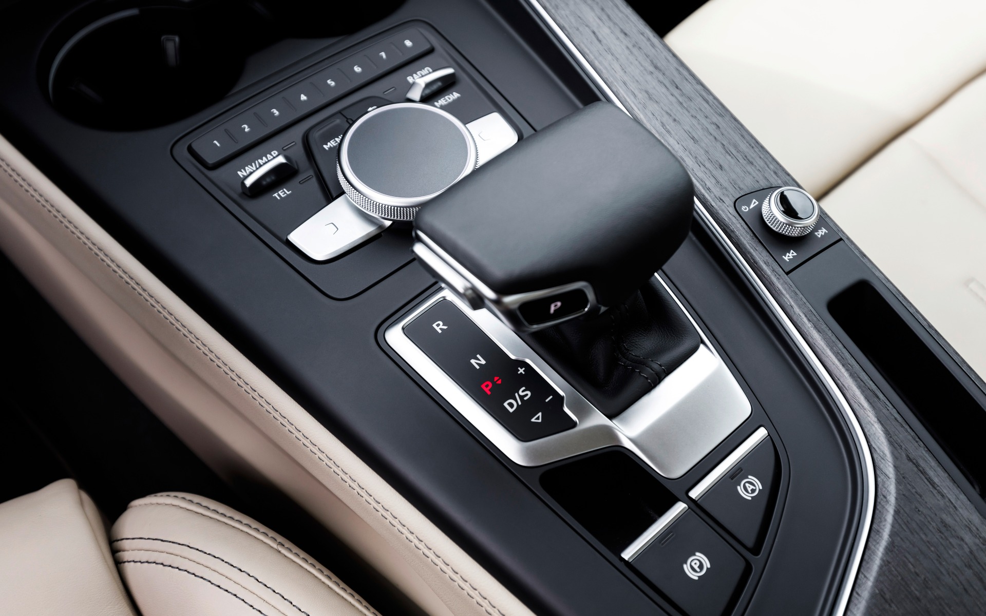 Audi A4 2017 - Nouveau sélecteur de vitesses de forme rectangulaire