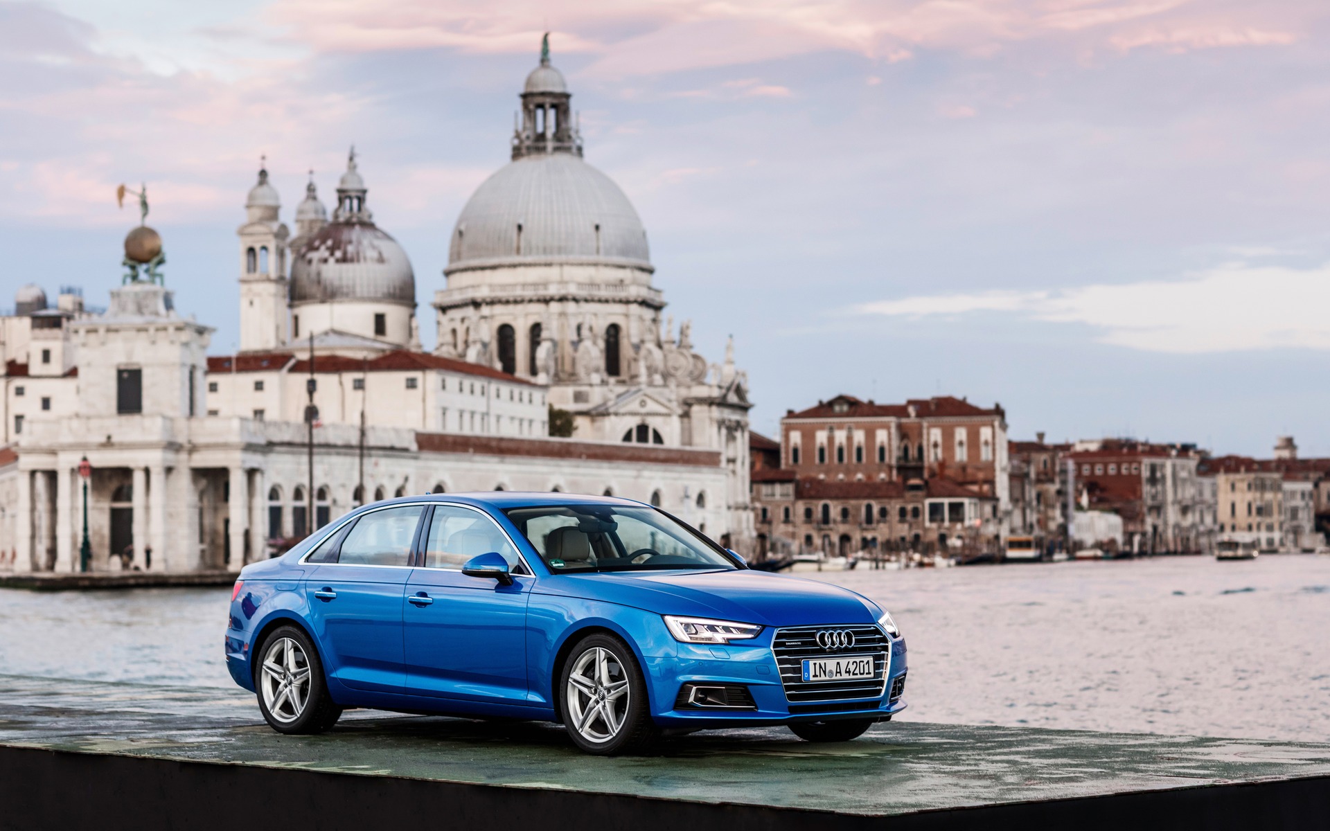 Audi A4 2017 - La A4 prend la pose à Venise.