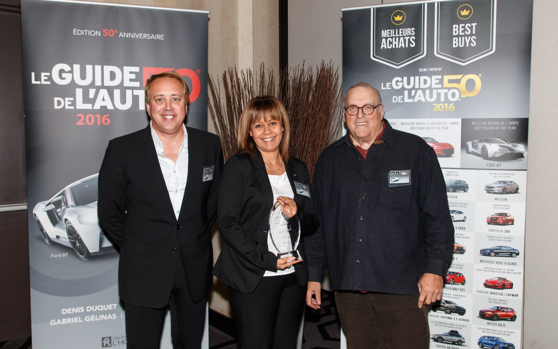 Prix de la compacte de l'année - Mazda3, accepté par Rania Guirguis 