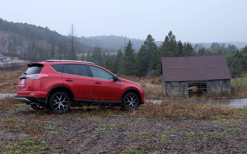 This is the new-for-2016 RAV4 SE