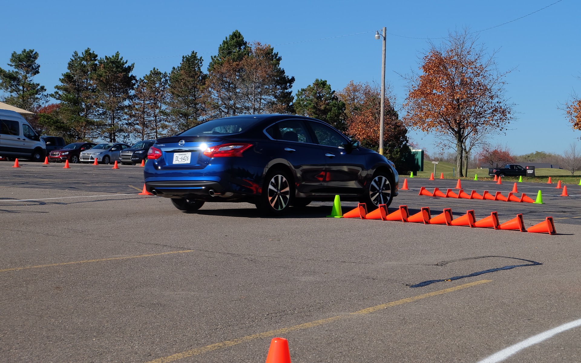The Altima SR on a short handling course