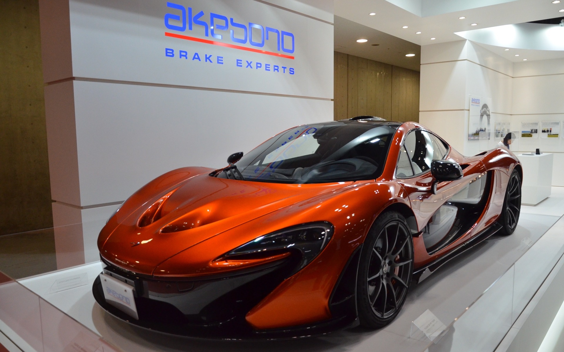 McLaren P1